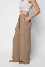 Load image into Gallery viewer, Koy Capri Travel Pant