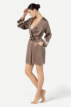 Load image into Gallery viewer, Morgan Iconic Short Silk robe